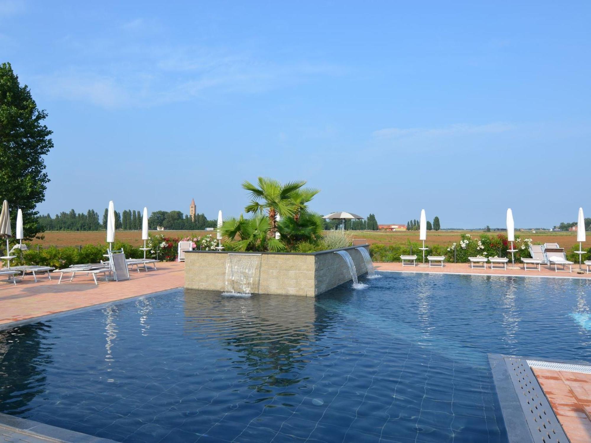 Characteristic Apartment In Codigoro With Pool Екстериор снимка