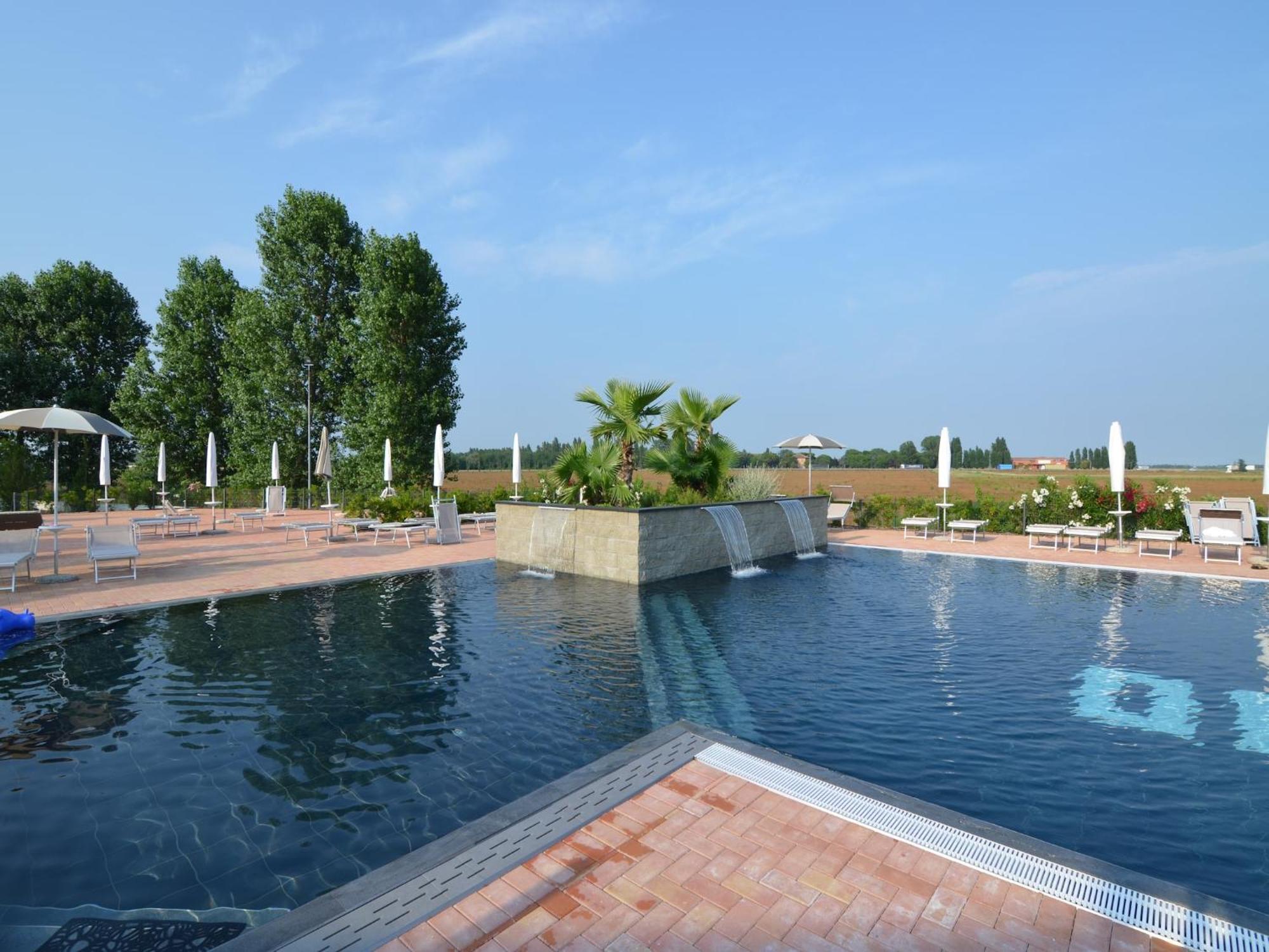Characteristic Apartment In Codigoro With Pool Екстериор снимка